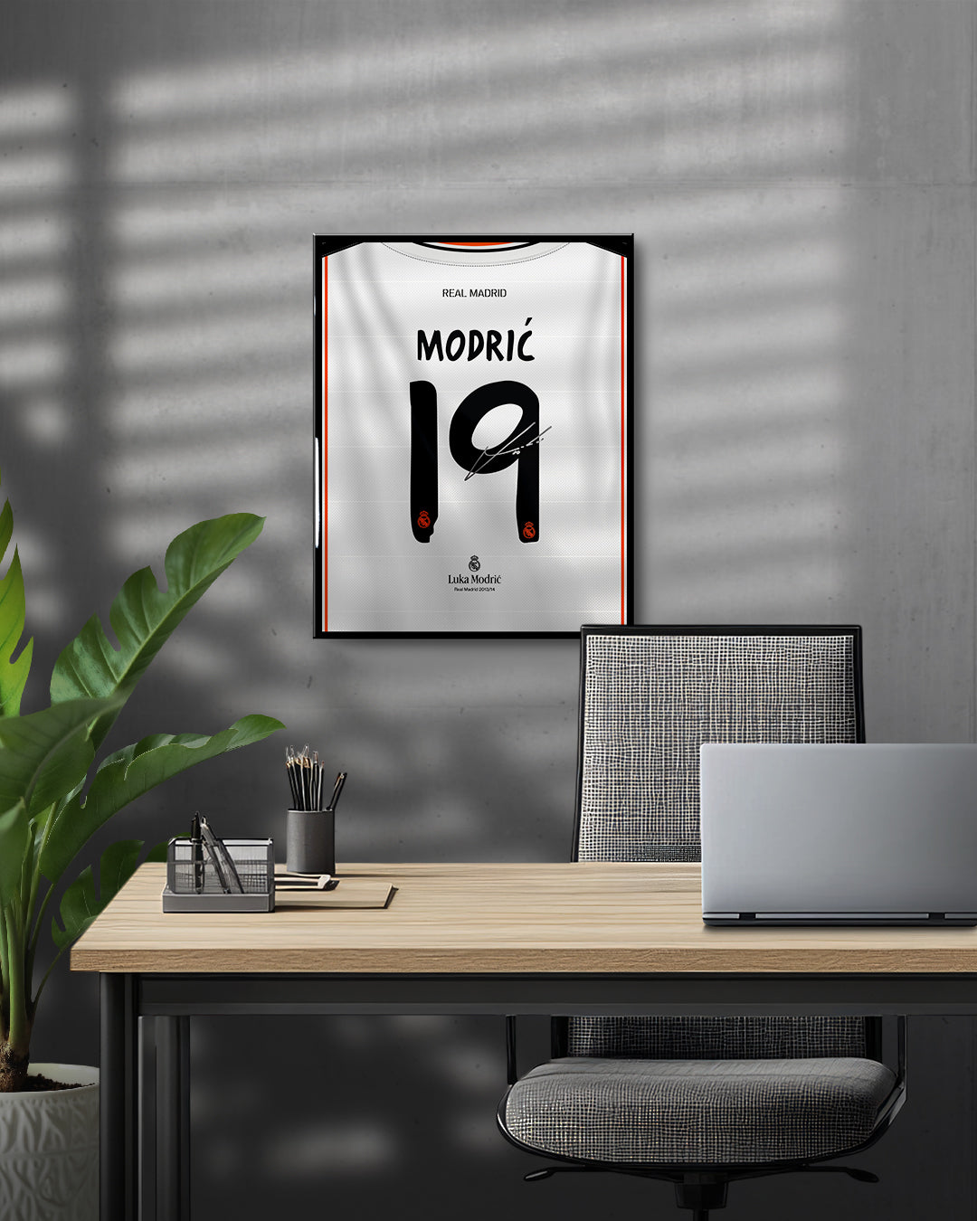Real Madrid 2013/14 Local - Diseño Dorsal / Modrić #19
