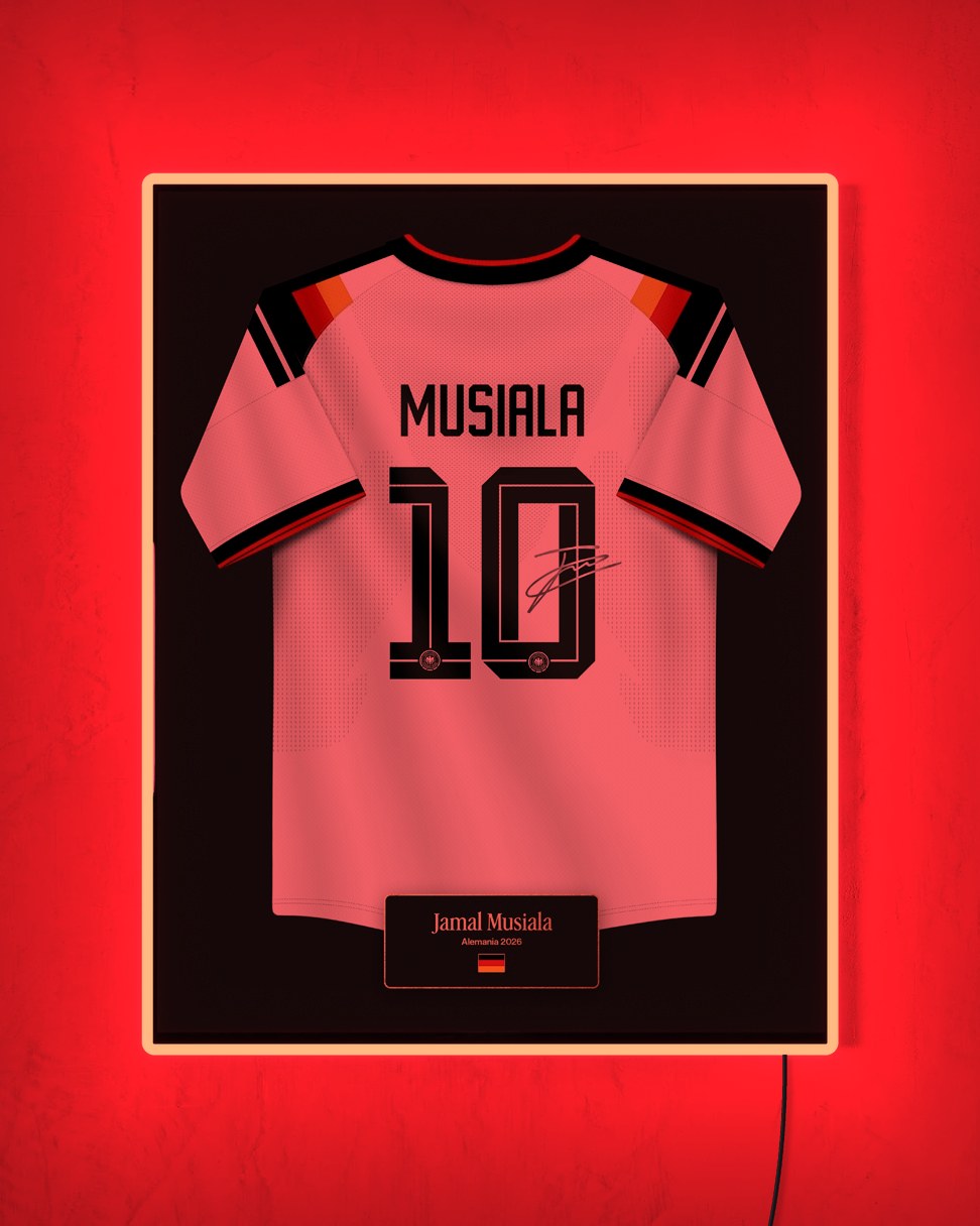 Alemania 2026 Local - Diseño Jersey con LED rojo encendido de noche