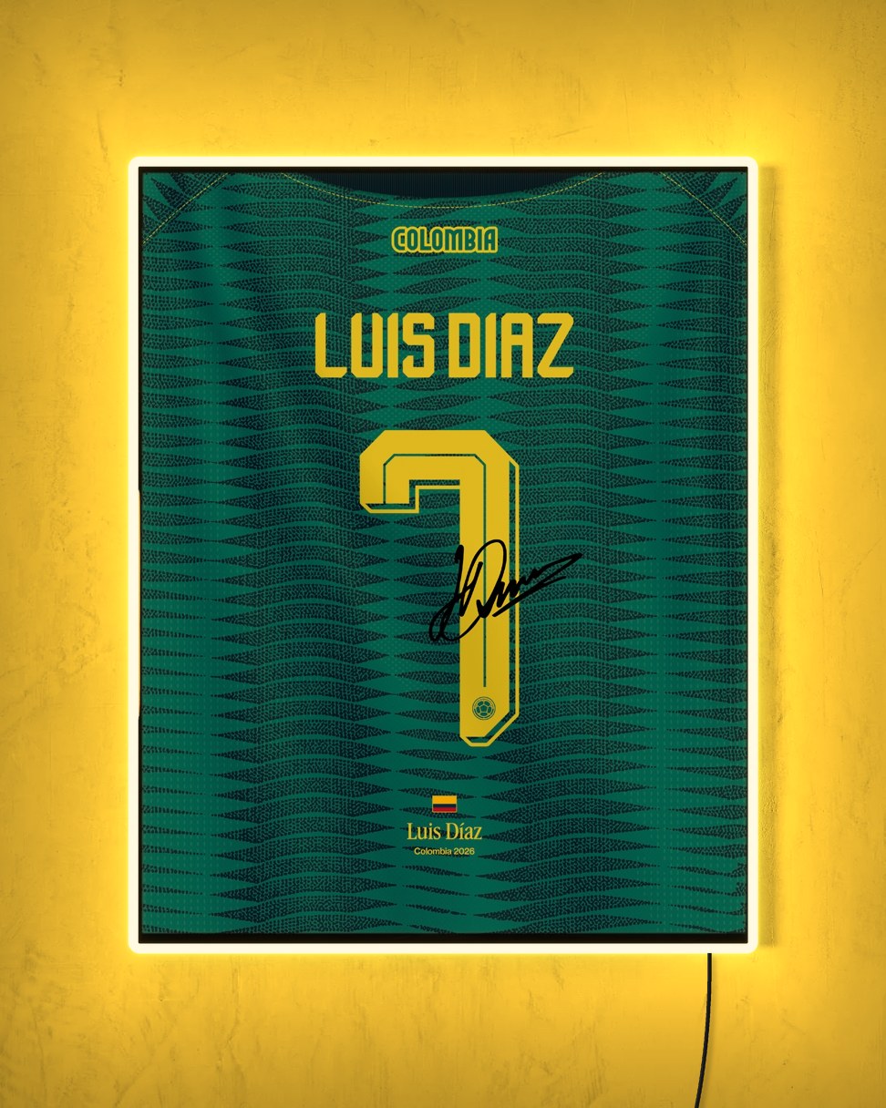 Colombia 2026 Visitante - Diseño Dorsal con LED amarillo encendido de noche