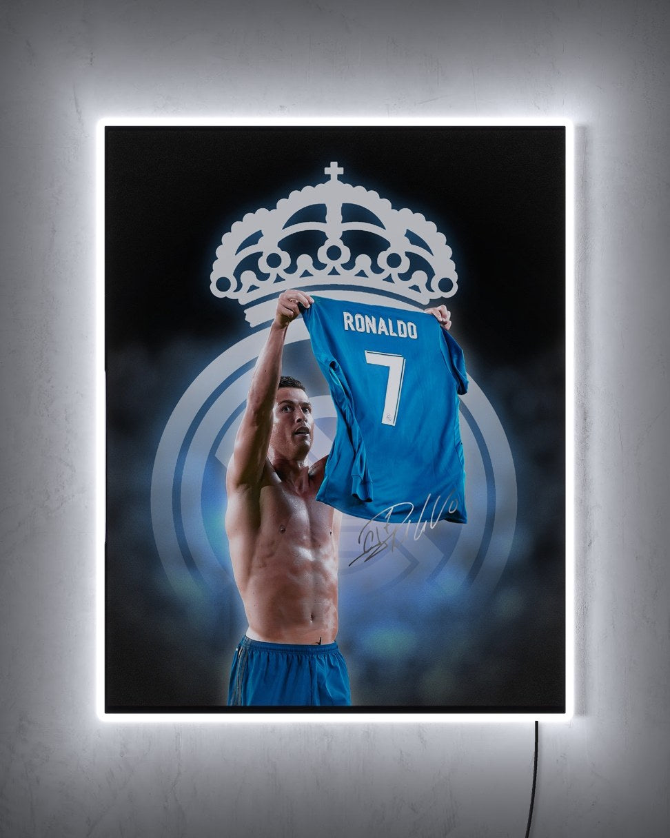 Cristiano Ronaldo - Grandeza con LED blanco encendido de noche