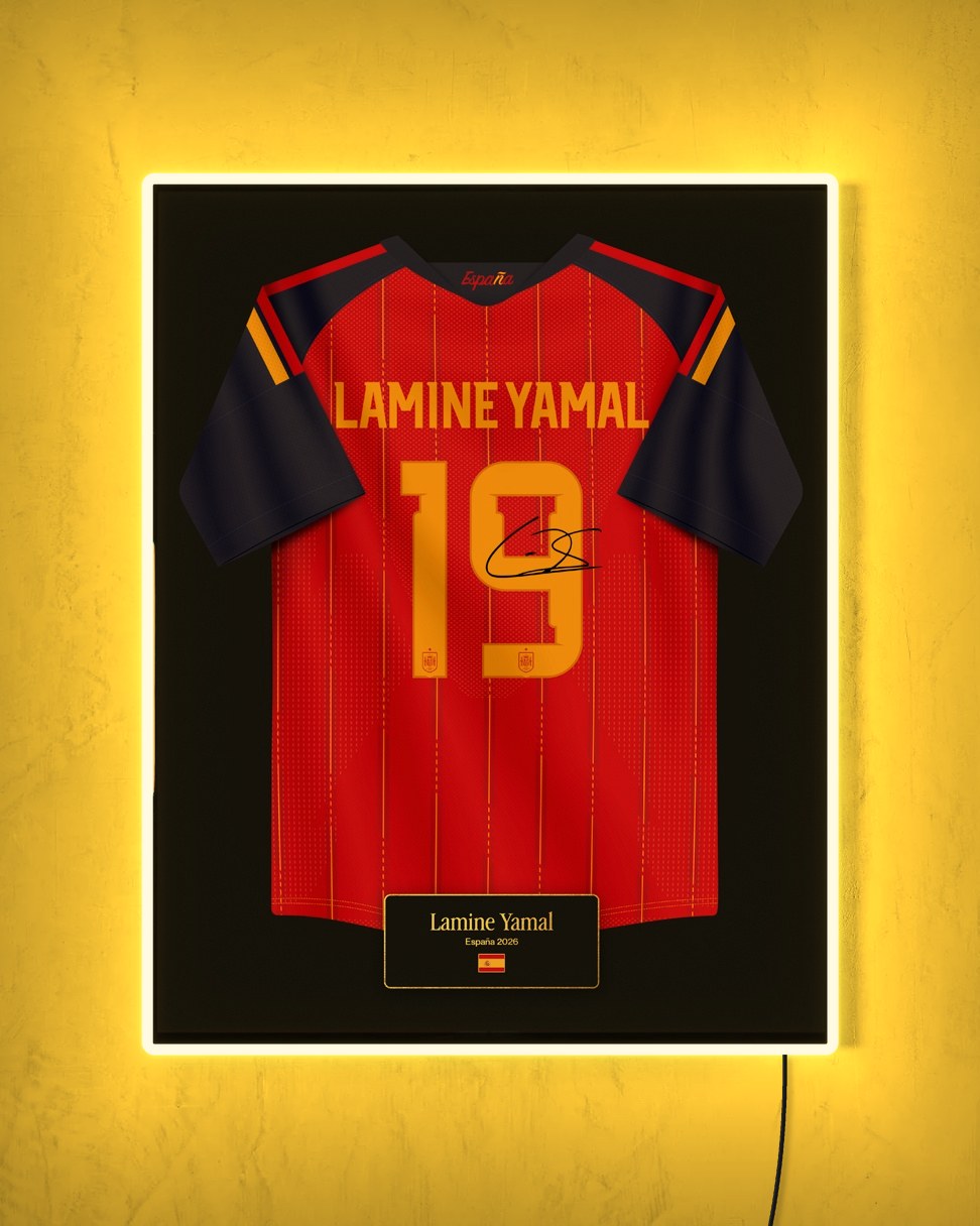 España 2026 Local - Diseño Jersey con LED amarillo encendido de noche