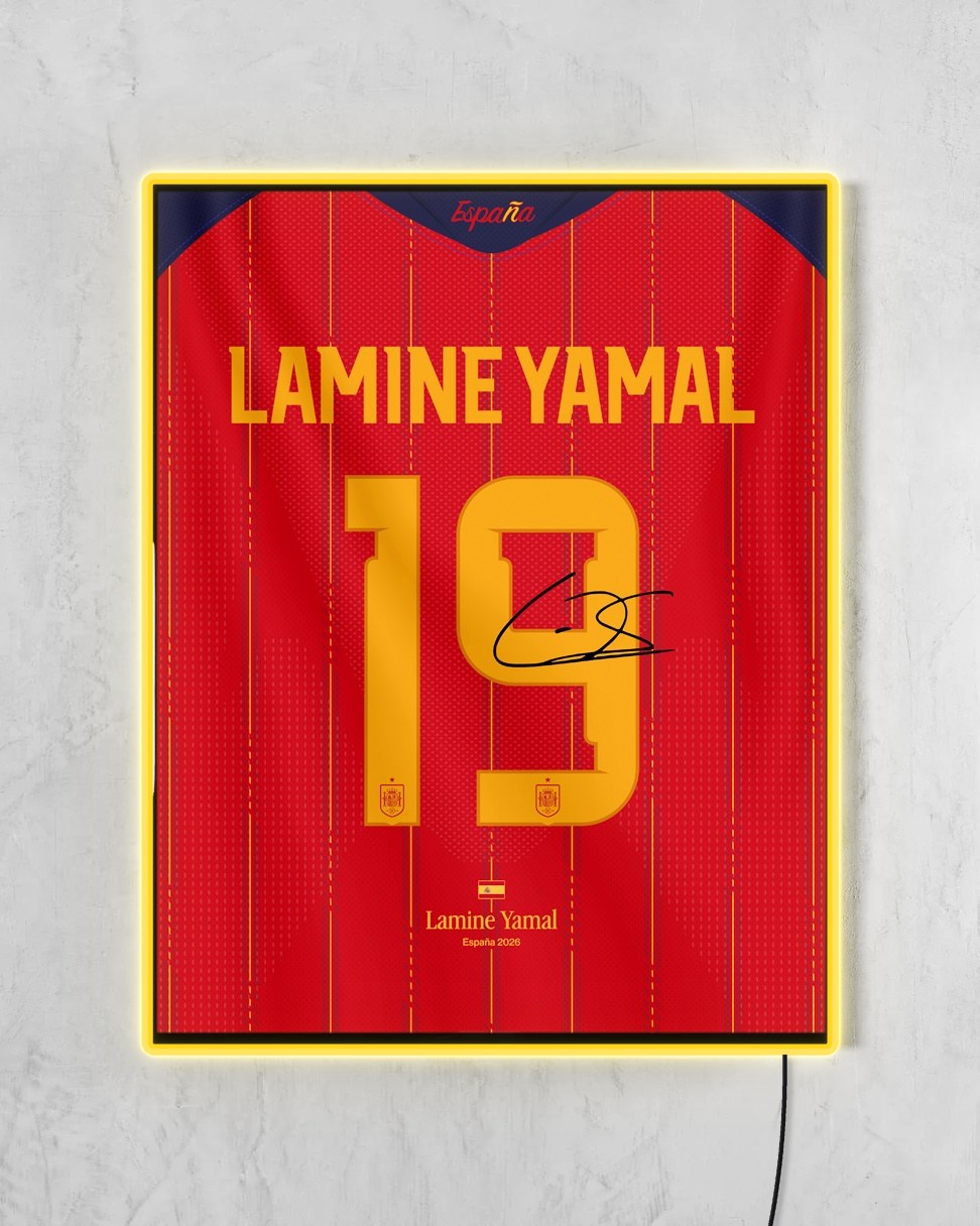 España 2026 Local - Diseño Dorsal con LED amarillo encendido