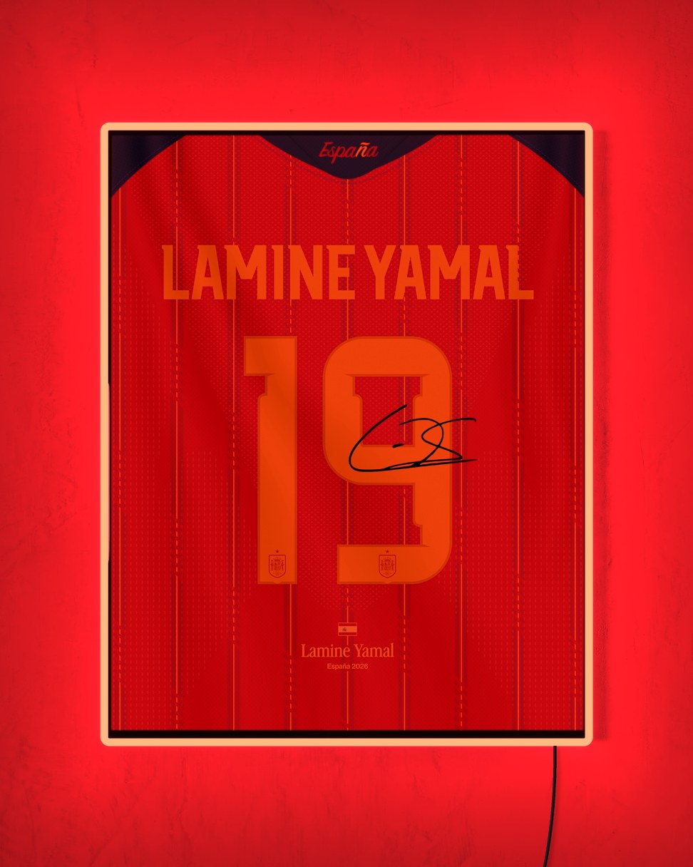 España 2026 Local - Diseño Dorsal con LED rojo encendido de noche