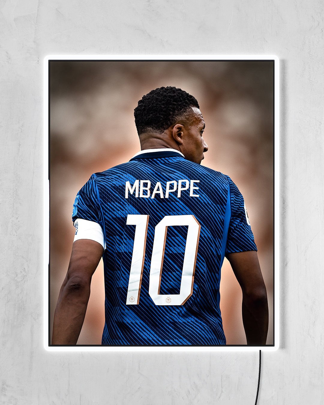 Kylian Mbappé - El Elegido con LED blanco encendido