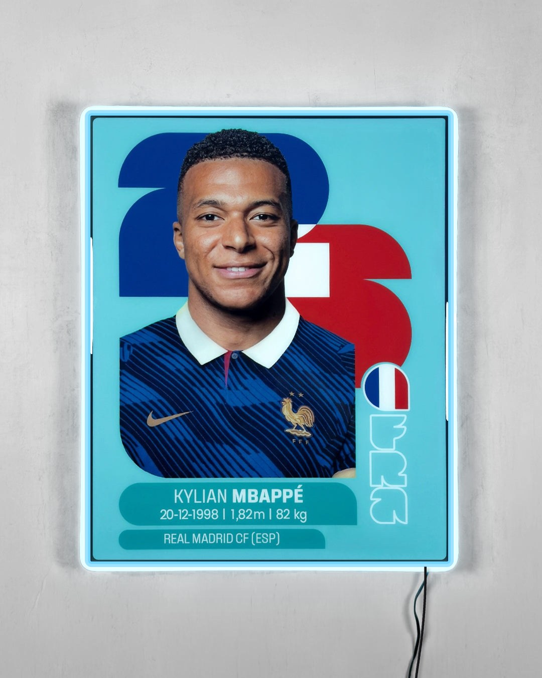 Kylian Mbappé - Sticker 2026 con LED celeste encendido