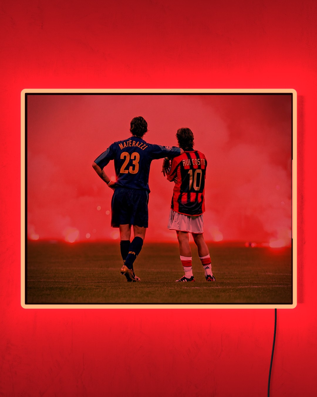 Materazzi y Rui Costa - Noche de Derbi con LED rojo encendido de noche