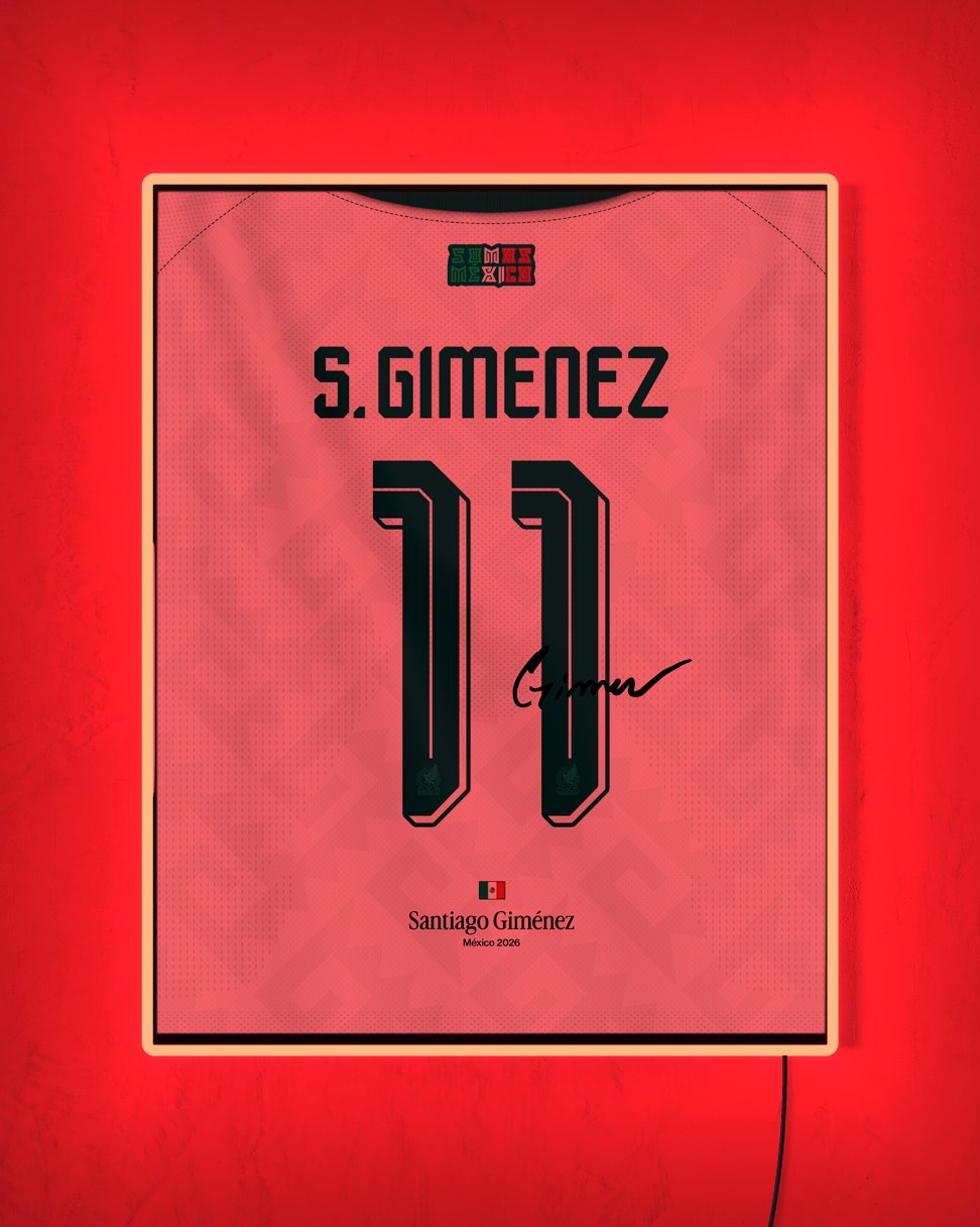 México 2026 Visitante - Diseño Dorsal con LED rojo encendido de noche