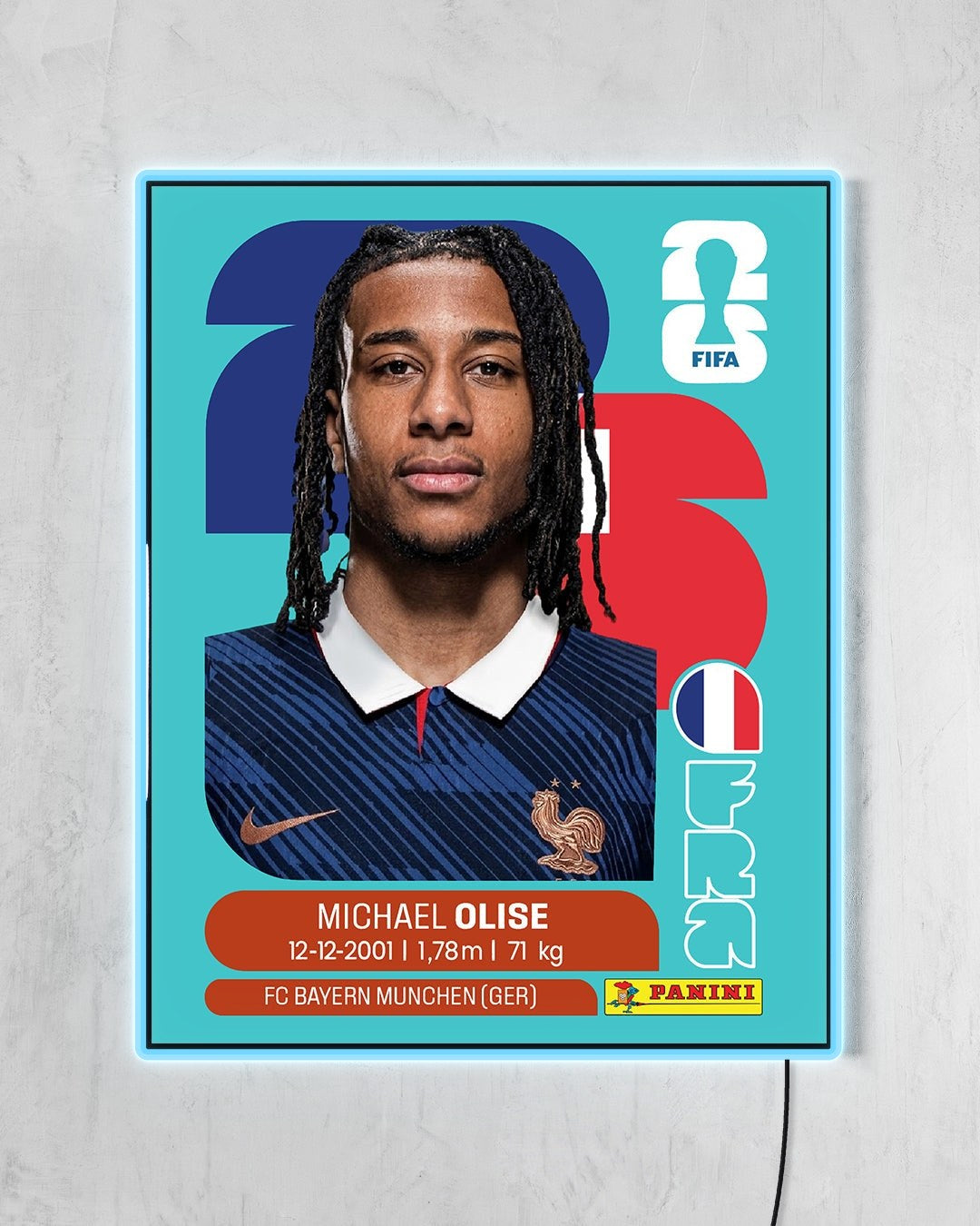 Michael Olise - Sticker 2026 con LED celeste encendido