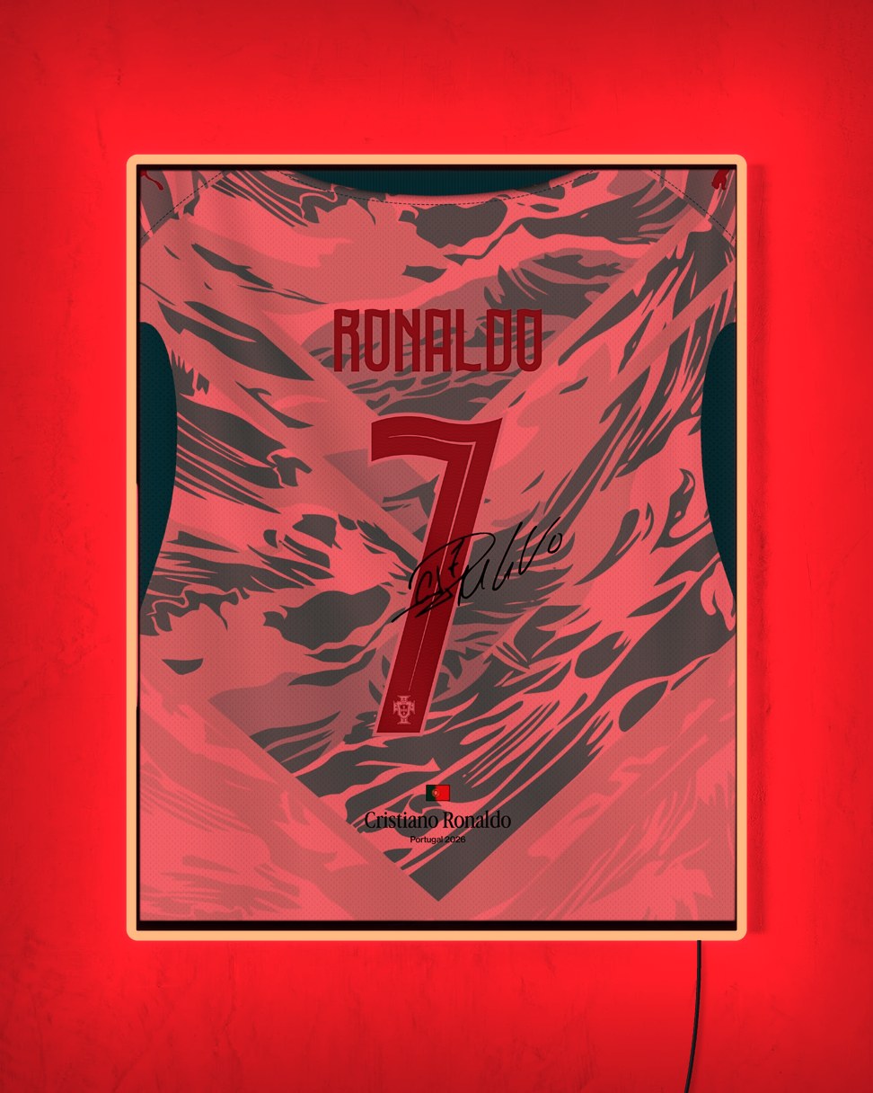 Portugal 2026 Visitante - Diseño Dorsal con LED rojo encendido de noche