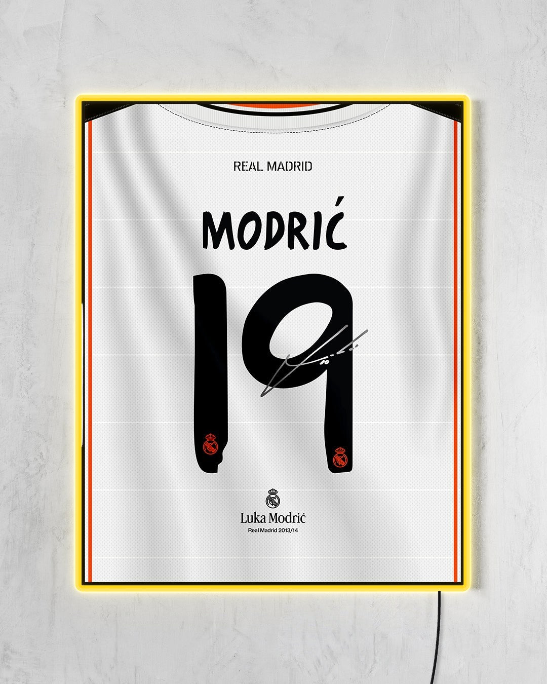 Real Madrid 2013/14 Local - Diseño Dorsal / Modrić #19 con LED amarillo encendido
