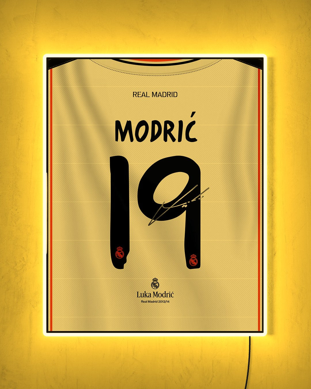 Real Madrid 2013/14 Local - Diseño Dorsal / Modrić #19 con LED amarillo encendido de noche