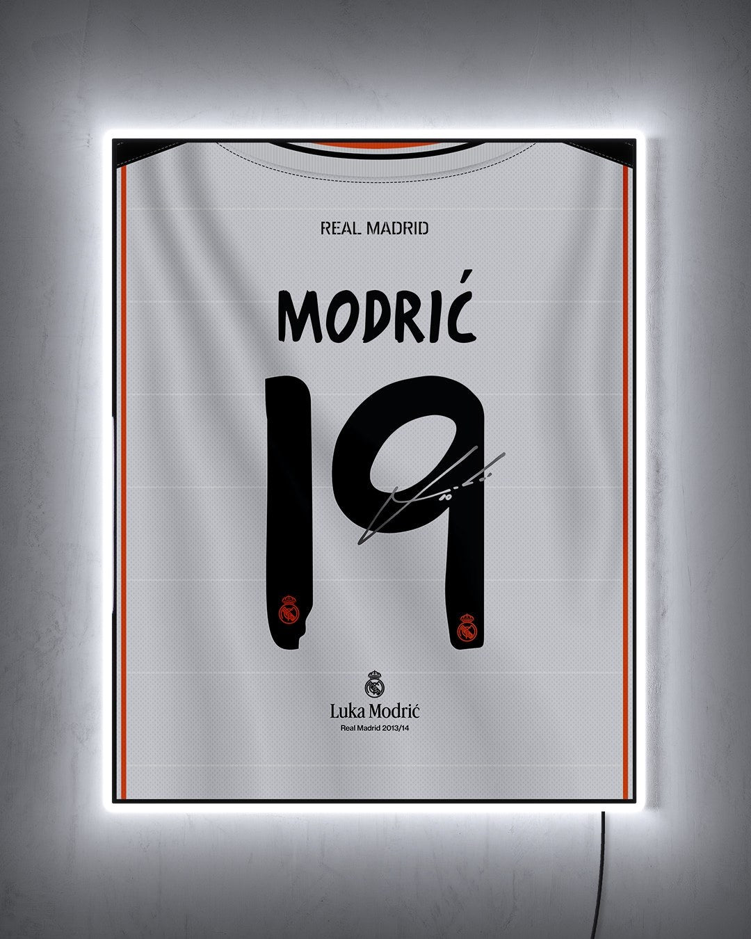 Real Madrid 2013/14 Local - Diseño Dorsal / Modrić #19 con LED blanco encendido de noche