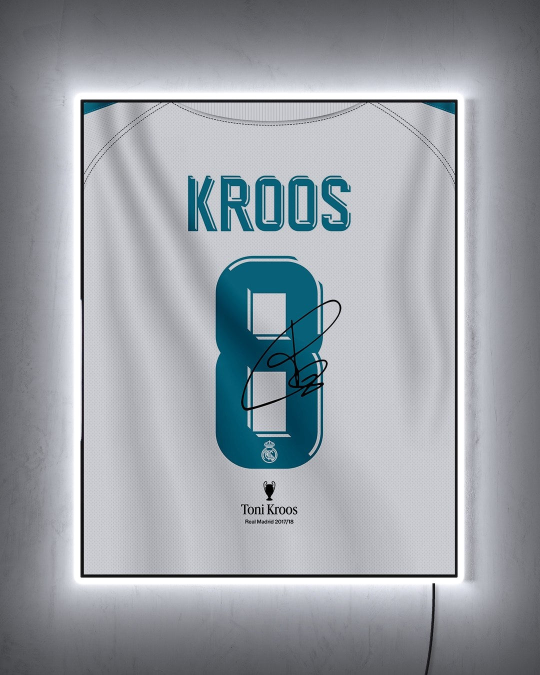 Real Madrid 2017/18 Local - Diseño Dorsal / Kroos #8 con LED blanco encendido de noche