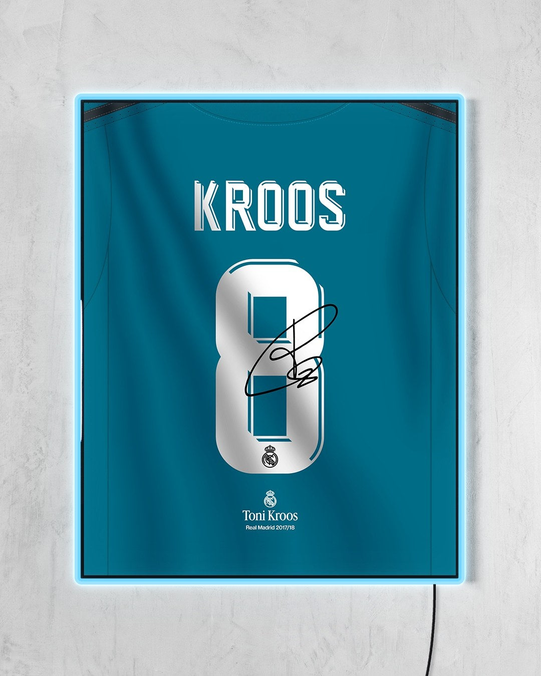 Real Madrid 2017/18 Tercera - Diseño Dorsal / Kroos #8 con LED celeste encendido