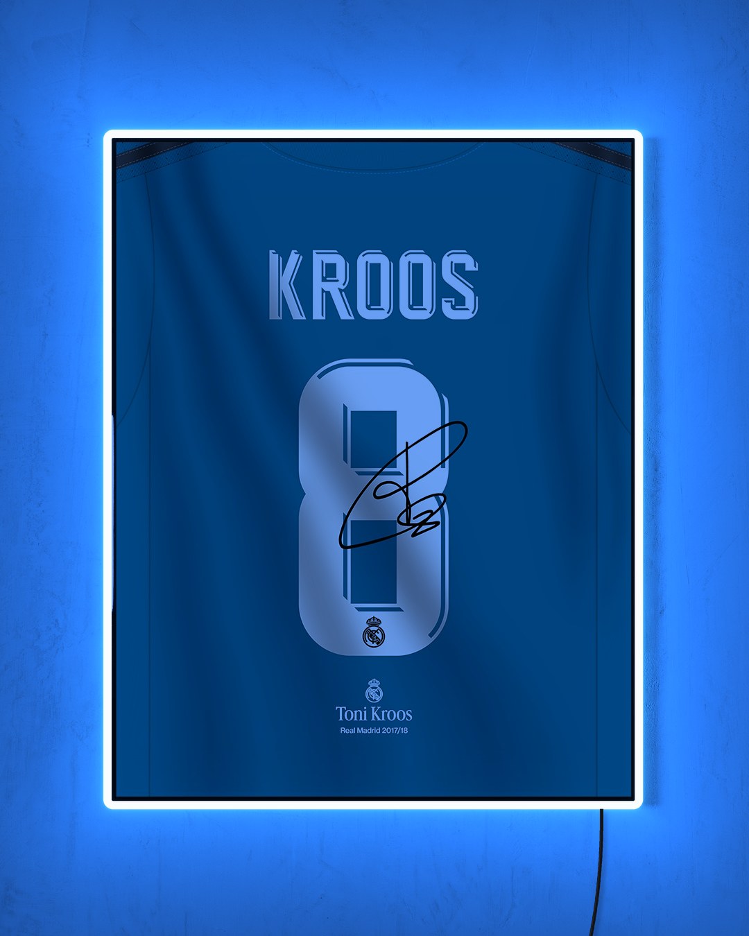 Real Madrid 2017/18 Tercera - Diseño Dorsal / Kroos #8 con LED celeste encendido de noche