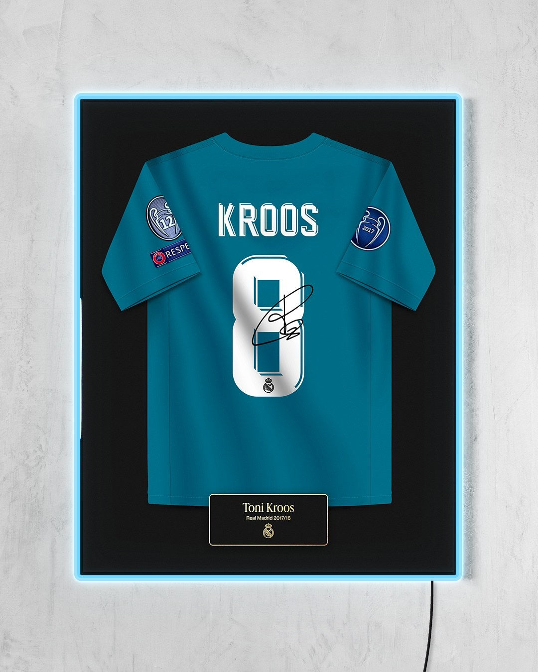 Real Madrid 2017/18 Tercera - Diseño Jersey / Kroos #8 con LED celeste encendido