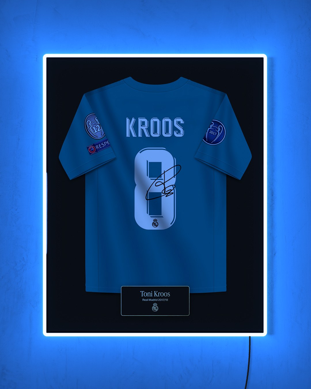 Real Madrid 2017/18 Tercera - Diseño Jersey / Kroos #8 con LED celeste encendido de noche