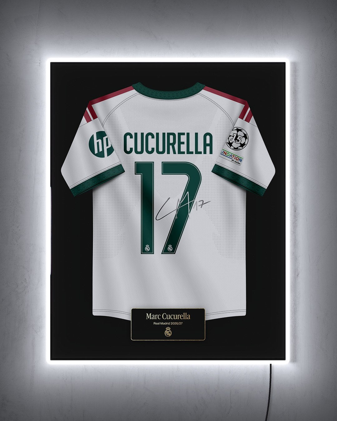 Real Madrid 2026/27 Local - Diseño Jersey / Cucurella #17 con LED blanco encendido de noche