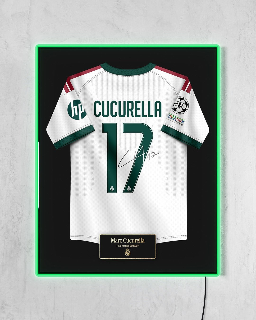Real Madrid 2026/27 Local - Diseño Jersey / Cucurella #17 con LED verde encendido