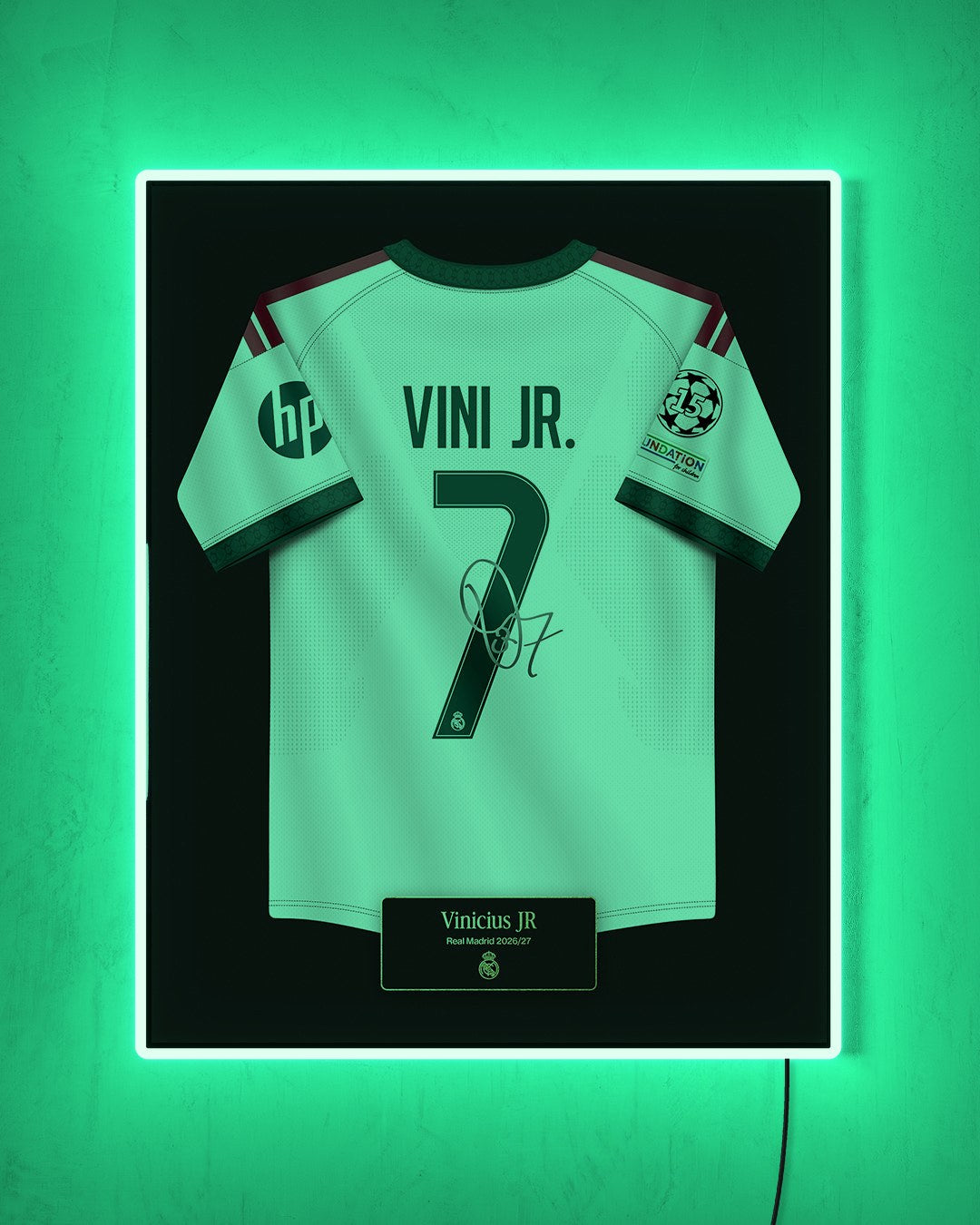 Real Madrid 2026/27 Local - Diseño Jersey / Vini Jr. #7 con LED verde encendido de noche