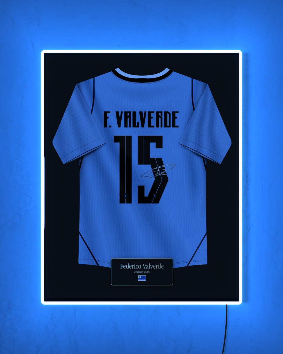 Uruguay 2026 Local - Diseño Jersey con LED celeste encendido de noche