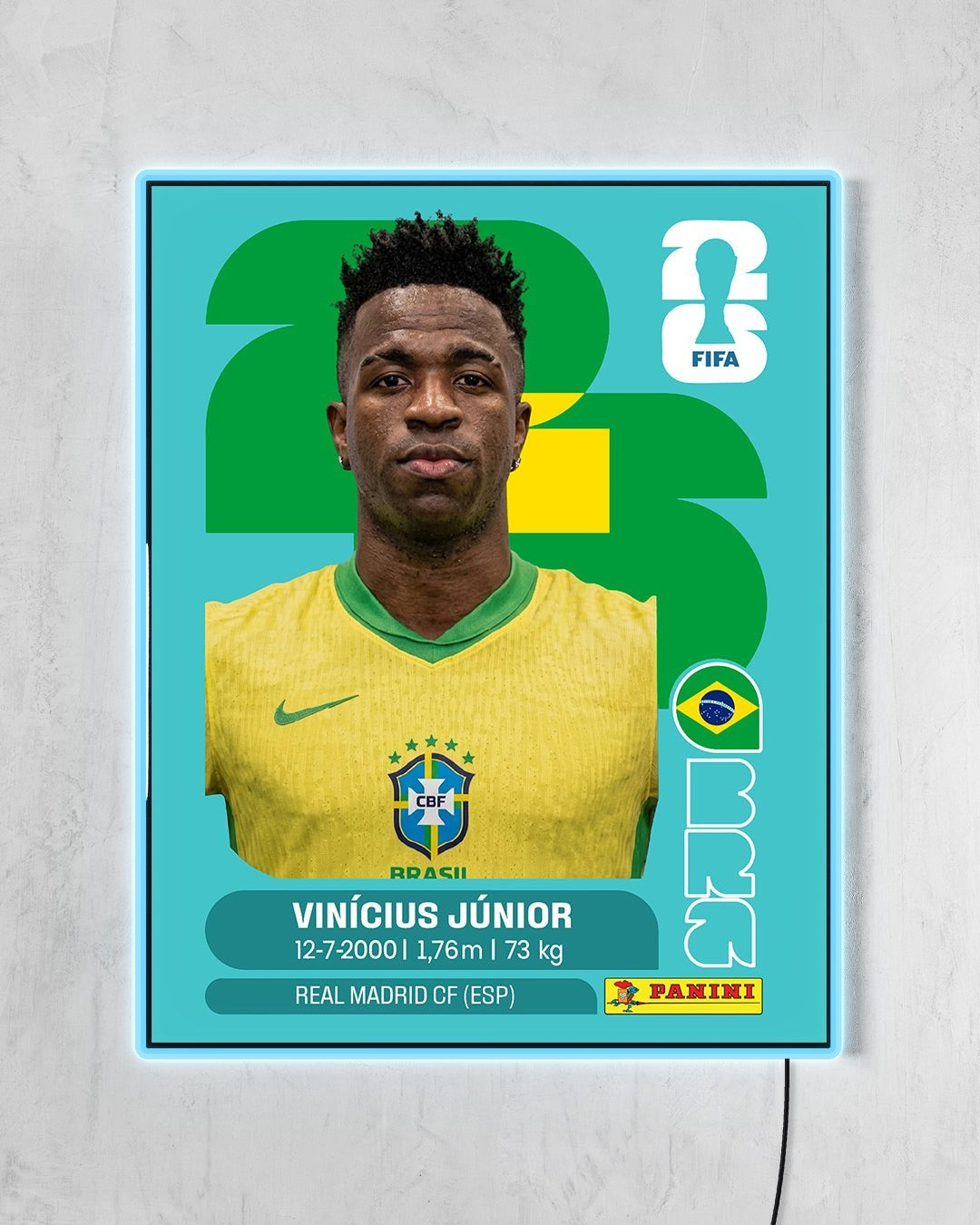 Vinícius Jr - Sticker 2026 con LED celeste encendido